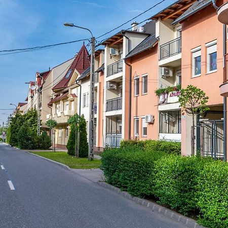 Bella Apartments No1 Hajdúszoboszló Exteriör bild